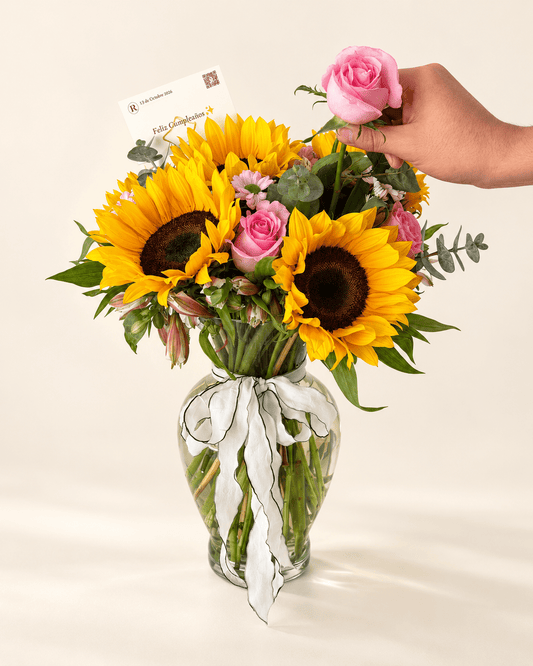 Rayito de Sol, Jarrón de Girasoles y Rosas