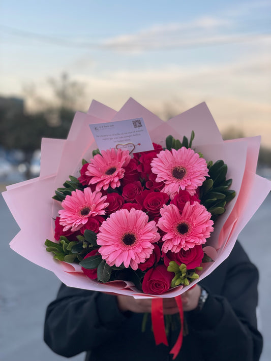 Julieta, bouquet rosas y gerberas