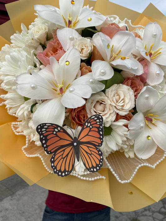 Melocotón, rosas y tulipanes