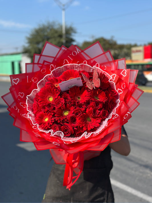 Valentina, espectacular ramo de rosas y gerberas