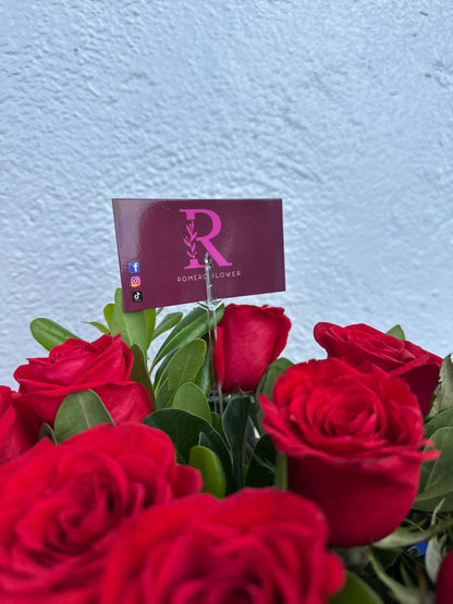 24 Rosas Rojas en Jarrón