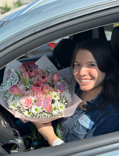 Paola, hermoso ramo de tulipanes y rosas
