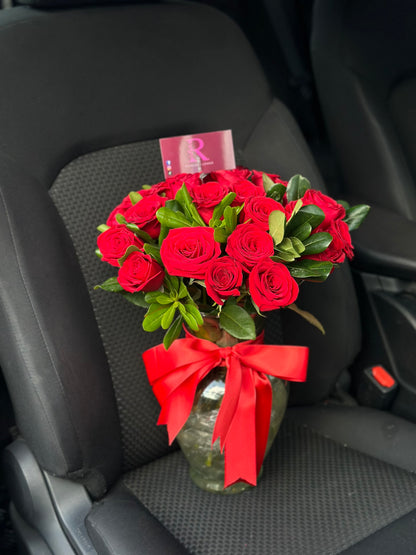 24 Rosas Rojas en Jarrón