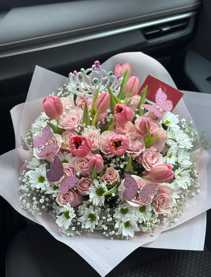 Paola, hermoso ramo de tulipanes y rosas