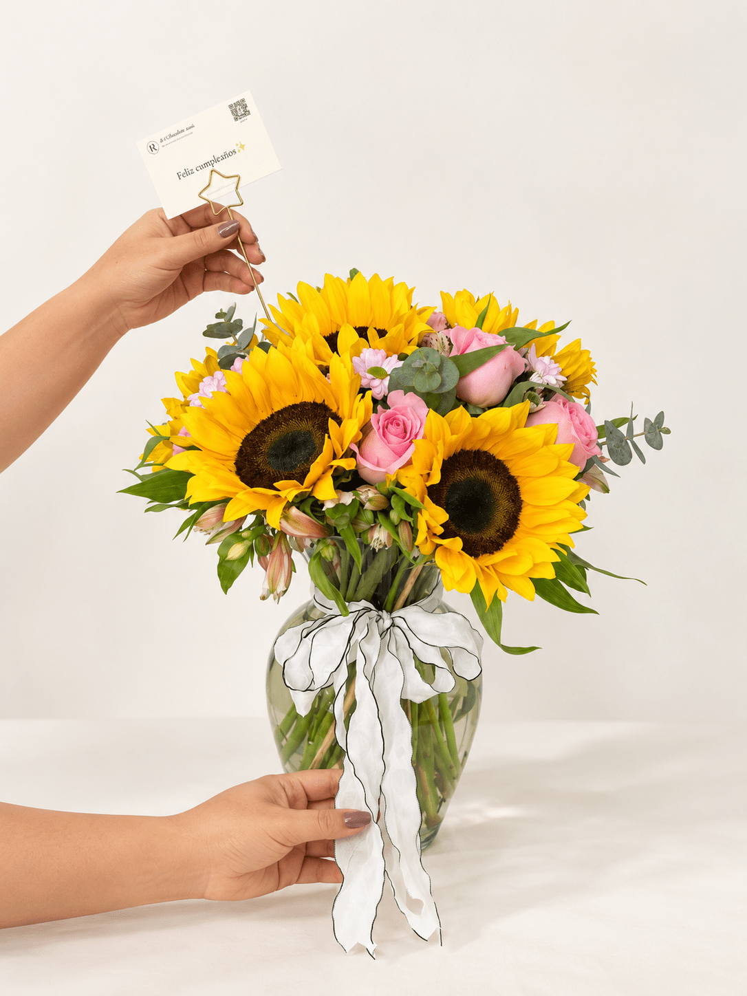 Rayito de Sol, Jarrón de Girasoles y Rosas