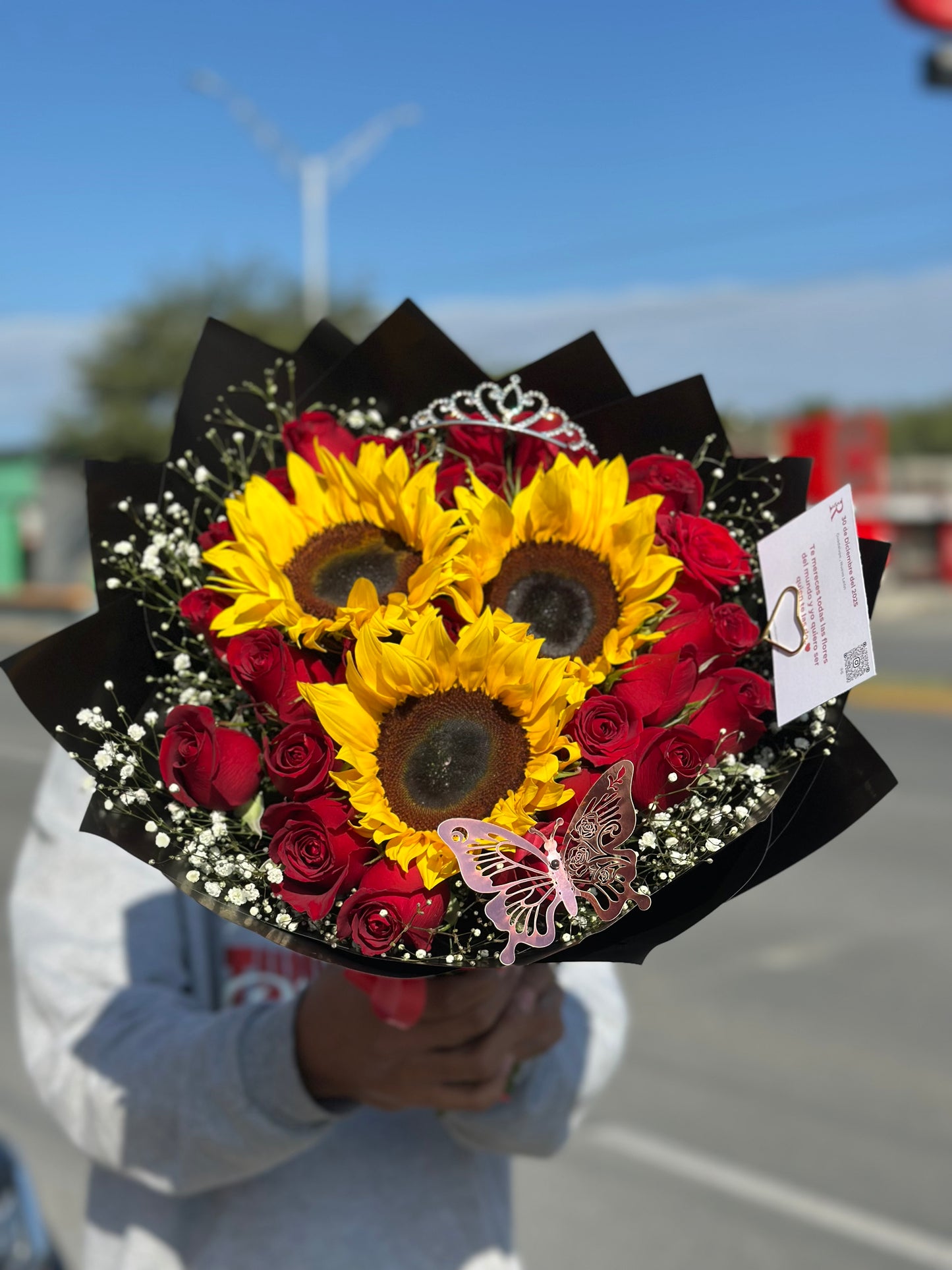 Bouquet girasoles y rosas