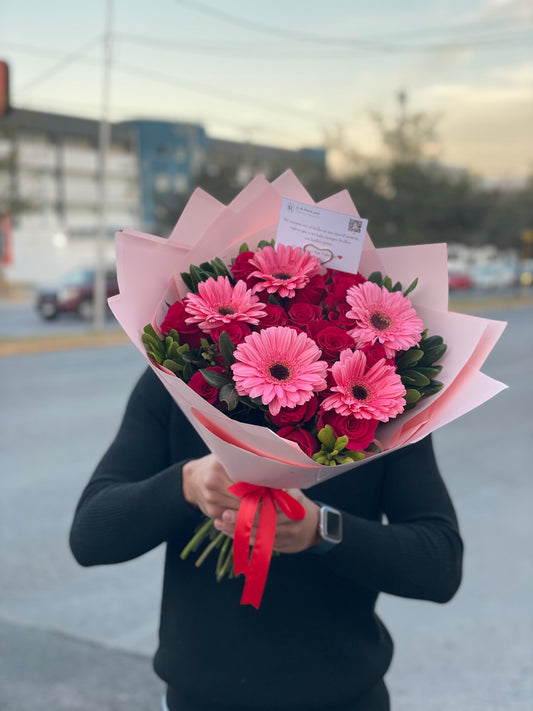 Julieta, bouquet rosas y gerberas