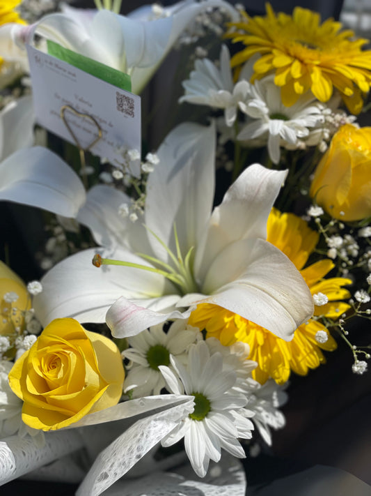 Lily, rosas , gerberas y lirios