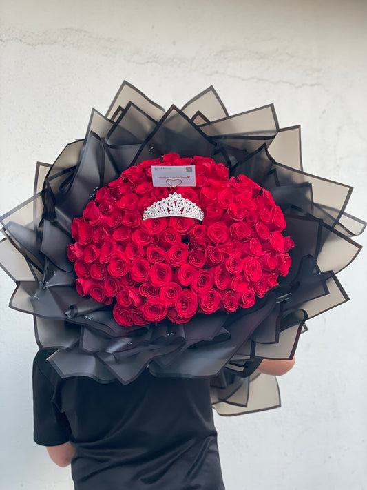 Abril , ramo de rosas rojas