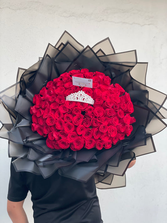 Abril , ramo de rosas rojas