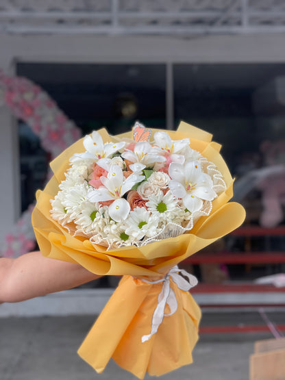 Melocotón, rosas y tulipanes