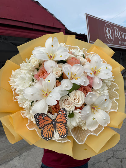 Melocotón, rosas y tulipanes