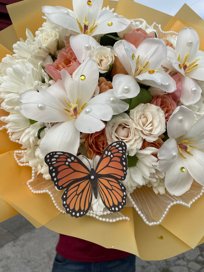 Melocotón, rosas y tulipanes