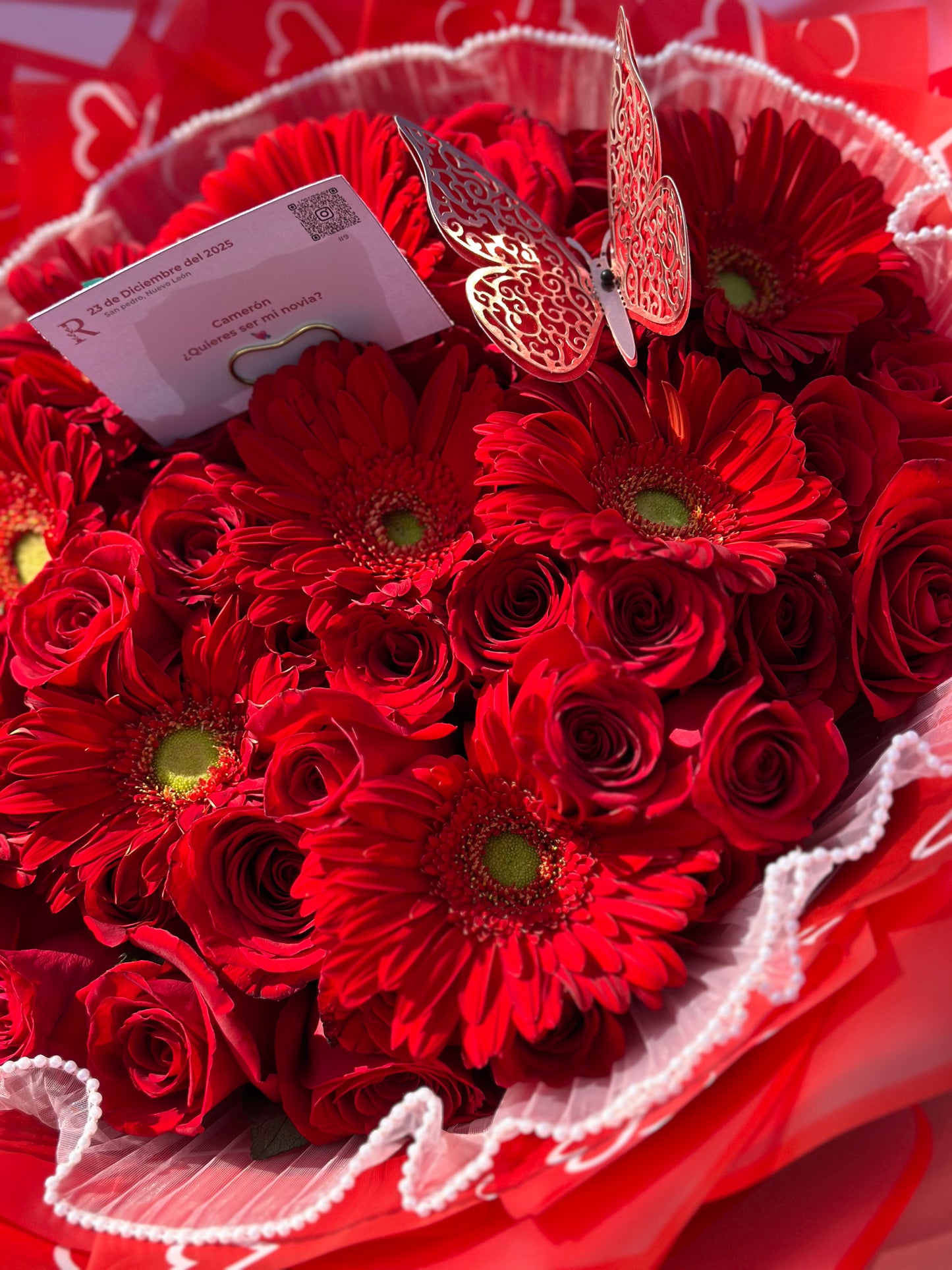 Valentina, espectacular ramo de rosas y gerberas