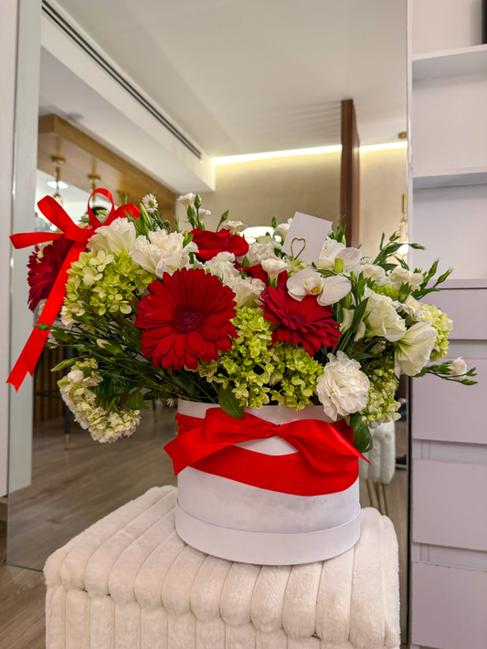 Pamela , arreglo floral con orquideas y flores finas