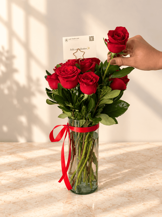 Amor Clásico, Jarrón de Rosas Rojas