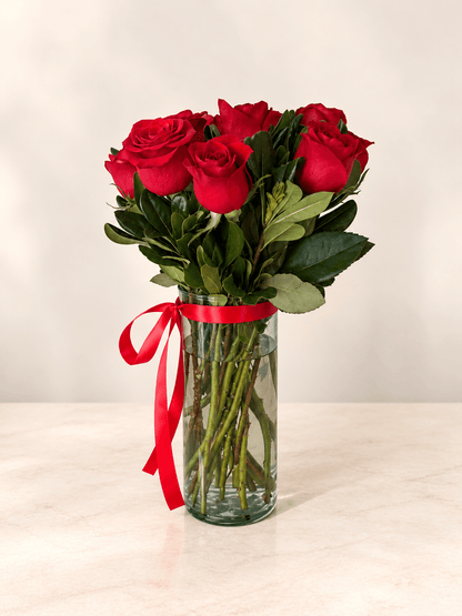 Amor Clásico, Jarrón de Rosas Rojas