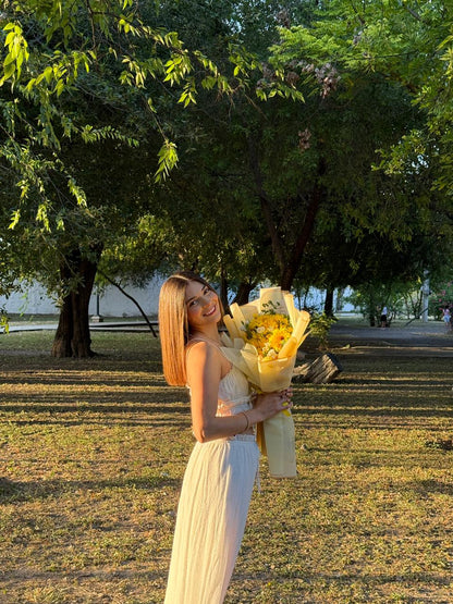 Bouquet de rosas amarillas y tulipanes